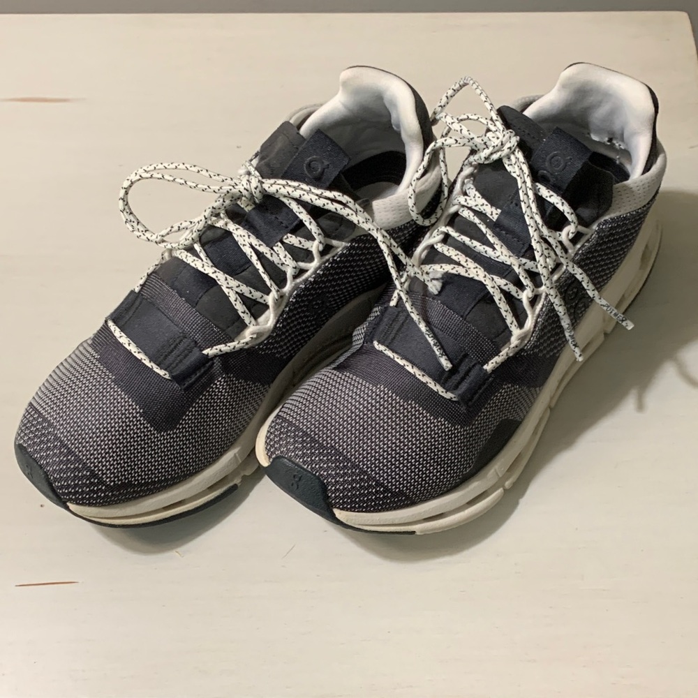 On Cloud Women's Black and White Athletic Shoes | Size 7 - Picture 3 of 11